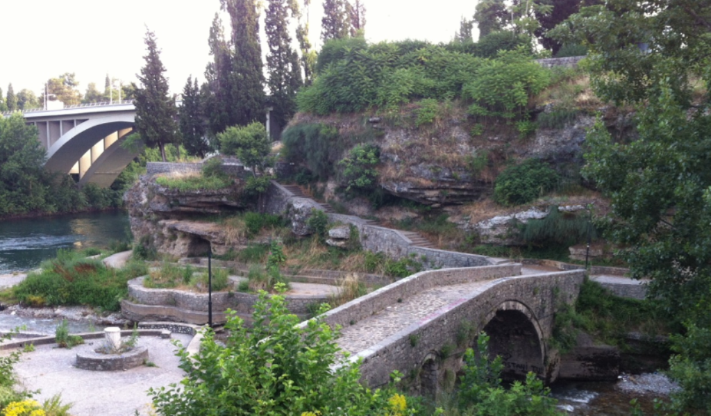Senasis turkų statytas Adži Pašos tiltas per Ribnicos upę